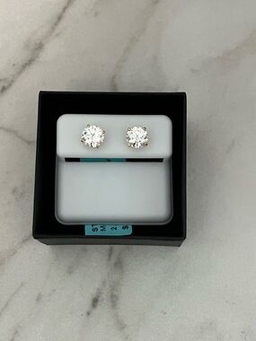 🆕 14 karat gold over sterling silver moissanite stud earrings $699 retail value